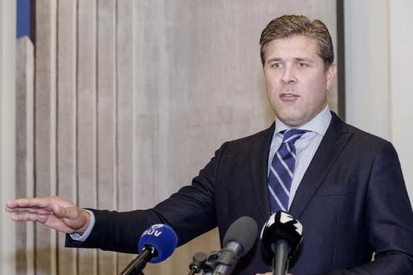 İzlanda Başbakanı'nın istifası kabul edildi