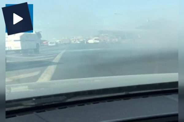 Seyir halindeyken alev alan kamyoneti TOMA söndürdü