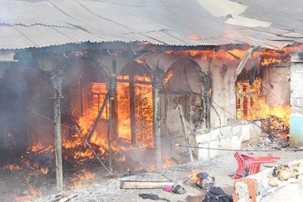 Suriyelilerin kaldığı ev yandı