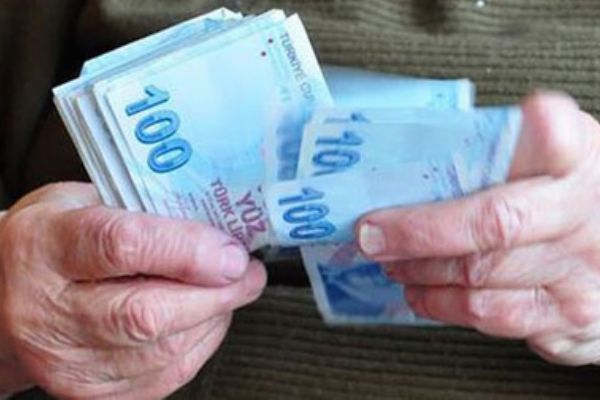 Emeklinin ikramiye farkı hesaplarına yatmaya başladı