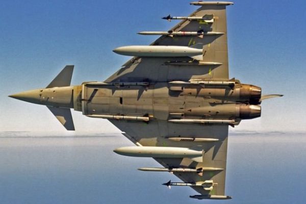 Katar ve İngiltere el sıkıştı!