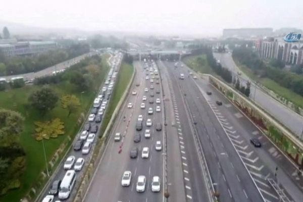 İstanbul'da trafik yoğunluğu havadan görüntülendi