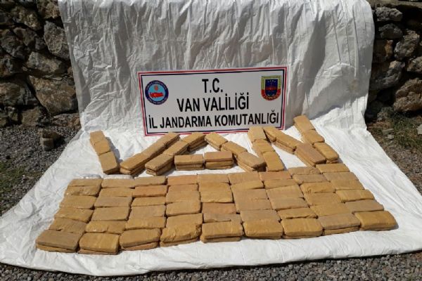 Van'da okul bölgelerinde satılmak isteniyordu