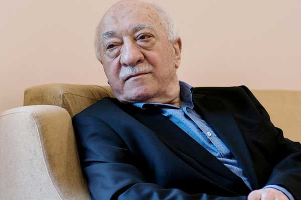 Gülen misyonerlerin gazetesinde köşe yazarıymış