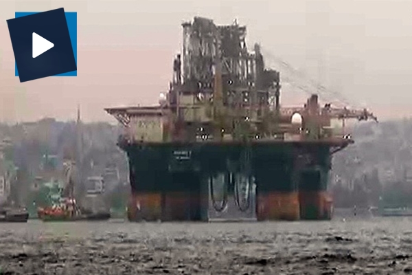 Bahama bayraklı platform İstanbul Boğazı'na girdi