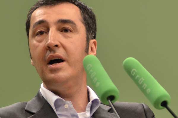 Cem Özdemir'den ırkçı 'Türkiye' vaadi