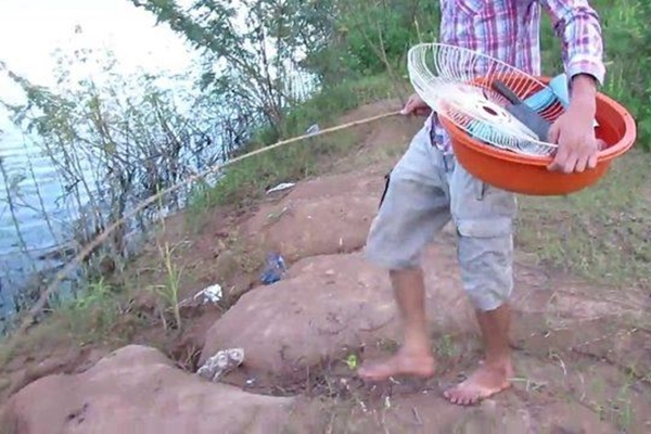 Genç Youtuber'ın ilginç avlanma taktiği