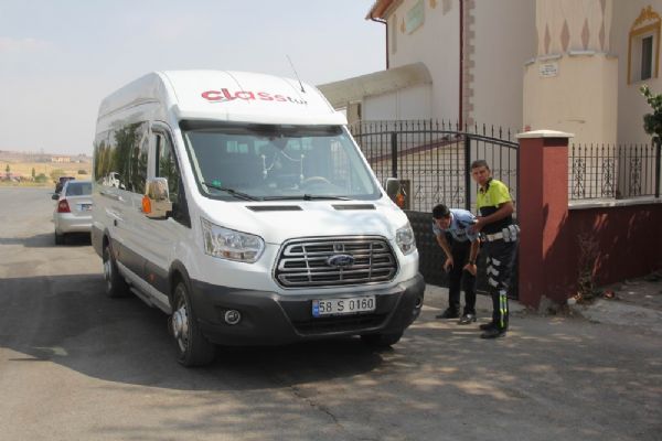 Sivas'ta okul servisinin çarptığı ilkokul öğrencisi öldü