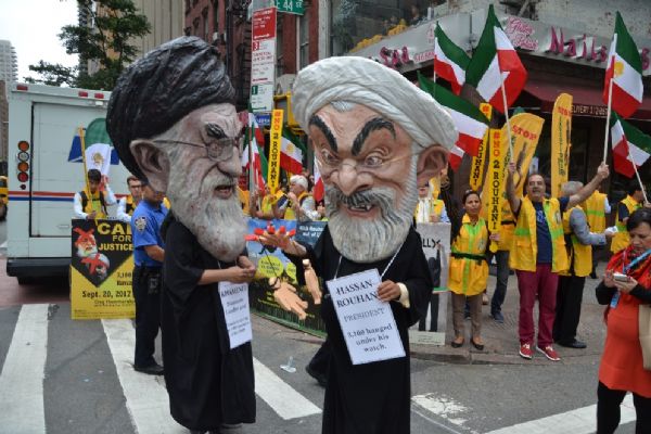 İran Cumhurbaşkanı Ruhani Amerika'da protesto edildi