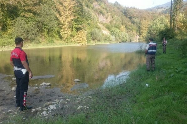 Zonguldak'da yasa dışı balık avlayan 3 kişiye gözaltı