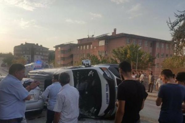 Ankara'da öğrenci servisi devrildi:10 kişi yaralandı