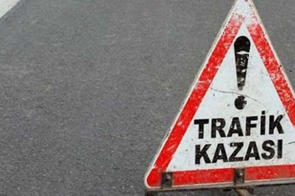 Erzincan'da otomobil şarampole yuvarlandı: 2'si asker 5 yaralı