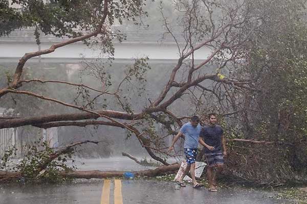 Atlantik'teki yeni kasırga Karayipler'i vuruyor