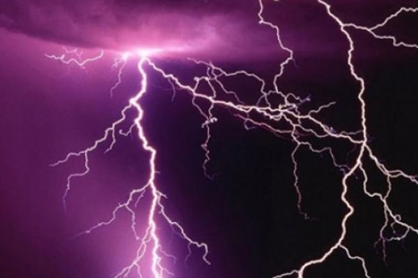 Denizli'de tarlaya yıldırım düştü: 1 ölü 1 yaralı