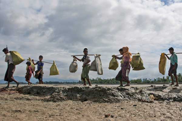 Bangladeş'e göç eden Arakanlıların sayısı 421 bine ulaştı