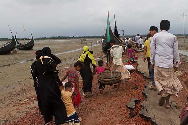 'Myanmar Bangladeş sınırına mayın döşedi'