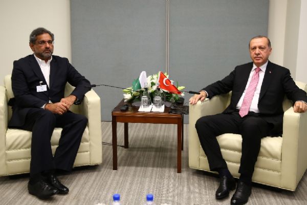 Cumhurbaşkanı Recep Tayyip  Erdoğan Pakistan Başbakanı Abbasi'yi kabul etti