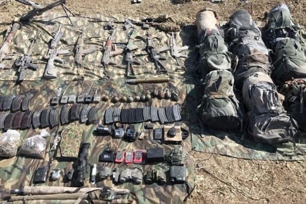 Teröristlere ait çok sayıda silah ve mühimmat ele geçirildi