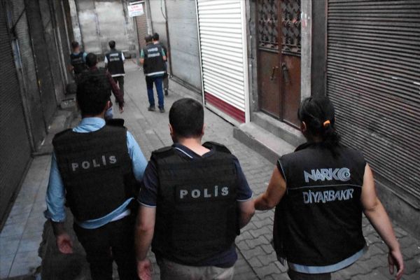 Diyarbakır'da aranan kişilere yönelik operasyon