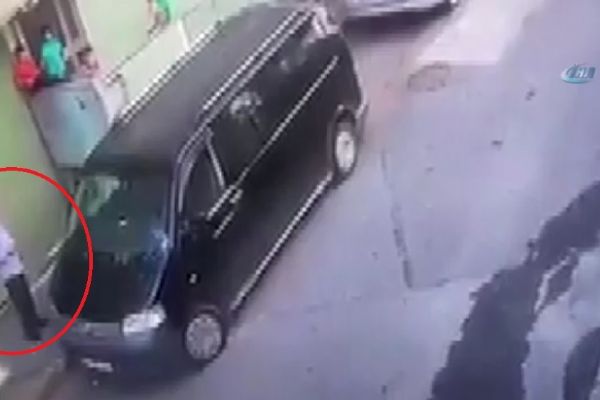 İstanbul'da çocukları adres sorma bahanesiyle minibüsüne bindirdi...