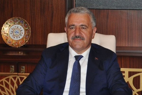 Bakan Ahmet Arslan velileri o bilgisayar oyunlarıyla ilgili uyardı