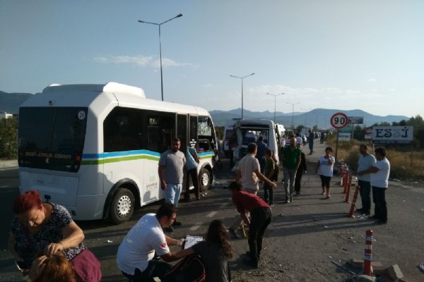 Balıkesir'de minibüsler çarpıştı: 41 kişi yaralı