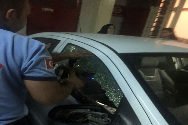 Balıkesir'de otomobilde kilitli kalan bebeği itfaiye kurtardı