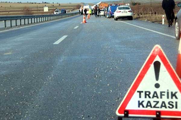 Manisa'da ambulans ile otomobil çarpıştı