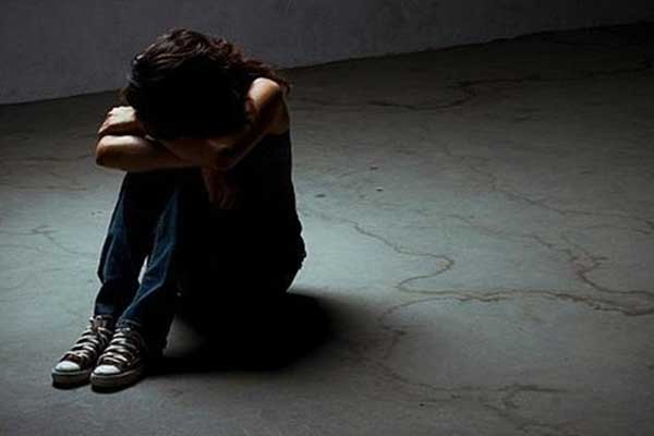 '14 yaşındaki her dört kızdan biri depresyonda'