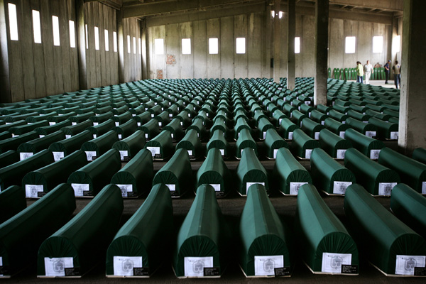 Hollanda, Srebrenica'da 'kısmen sorumlu' olduğunu inkar etti