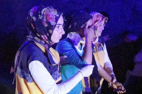 Düzce'de minibüs şarampole yuvarlandı: 13 kişi yaralandı