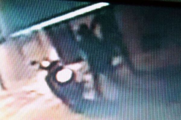 Adana'da balkonda oturan adamın suratına kezzap döktüler