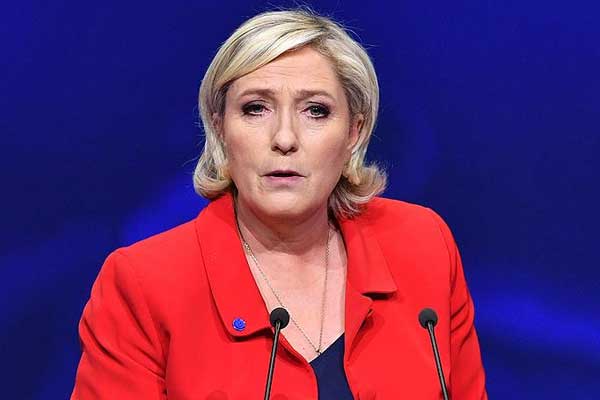 Le Pen'in yardımcısı istifa etti