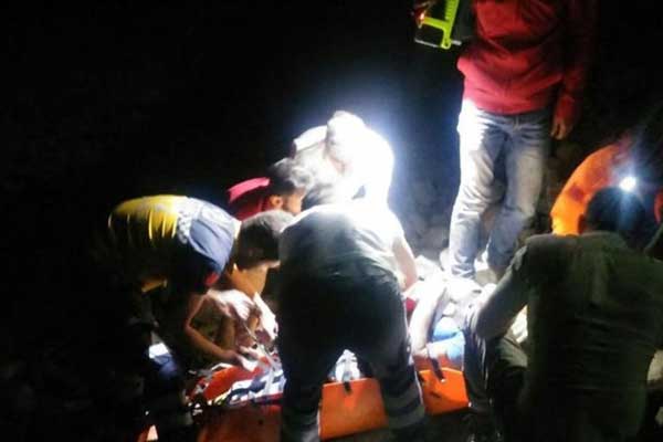 Trabzon'da otomobil uçuruma yuvarlandı