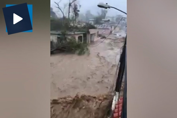 Porto Riko sokakları sular altında kaldı