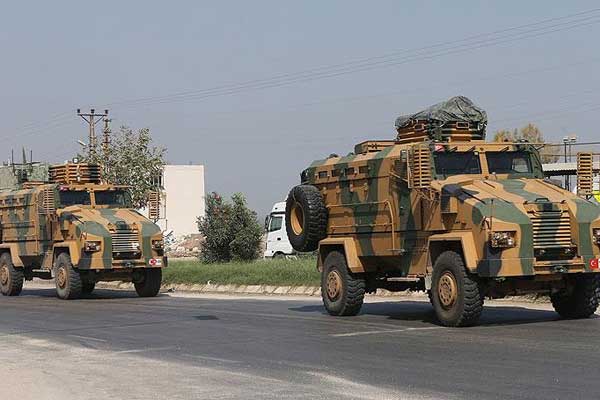 Askeri iş makineleri Sınır Kapısı'ndan geçti!