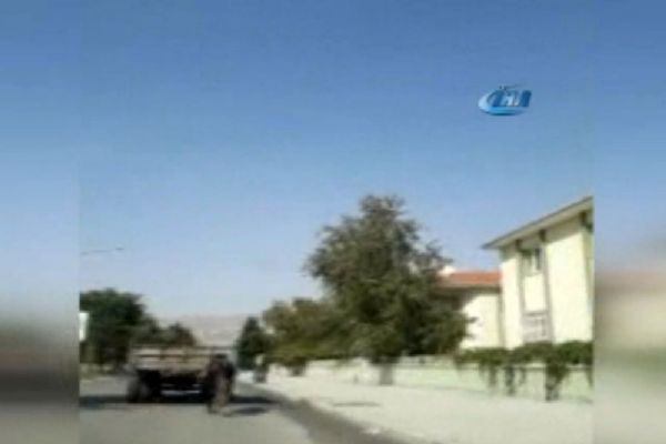 vicdansız sürücü römorkun arkasına bağlayıp kilometrelerce koşturdu