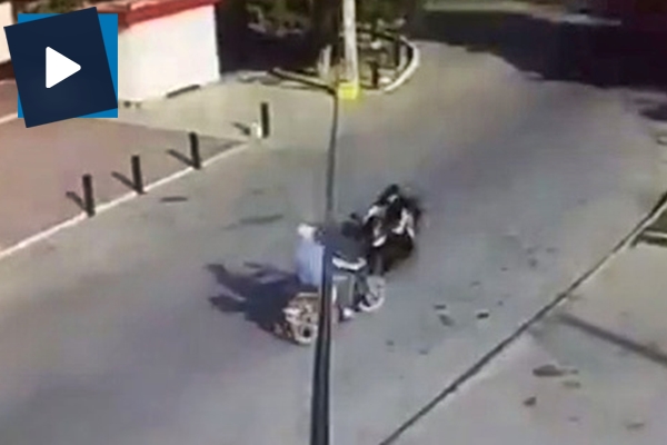 Motosikletler kafa kafaya çarpıştı