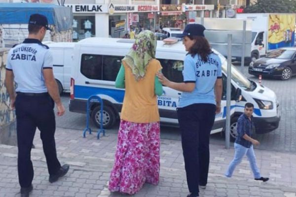 Mardin'de dilencinin üzerinden çıkan para zabıtayı şaşırttı!