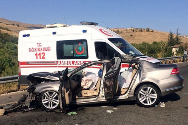 Elazığ'da feci kaza: 3 kişi öldü, 1 kişi de ağır yaralandı