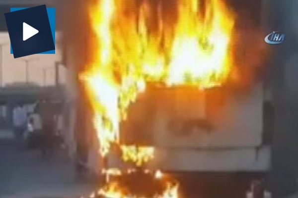 TEM Otoyolu’nda yolcu otobüsü alev alev yandı