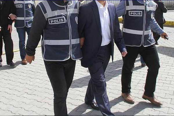 FETÖ'den tutuklanan eski vekile tahliye