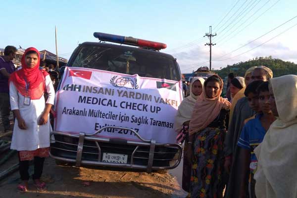İHH Arakanlılara acil sağlık yardımı başlattı
