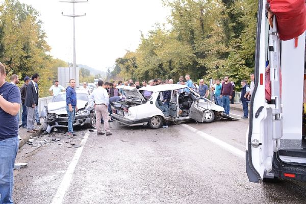 2 ilde trafik kazaları: 2 kişi öldü, 7 kişi yaralandı