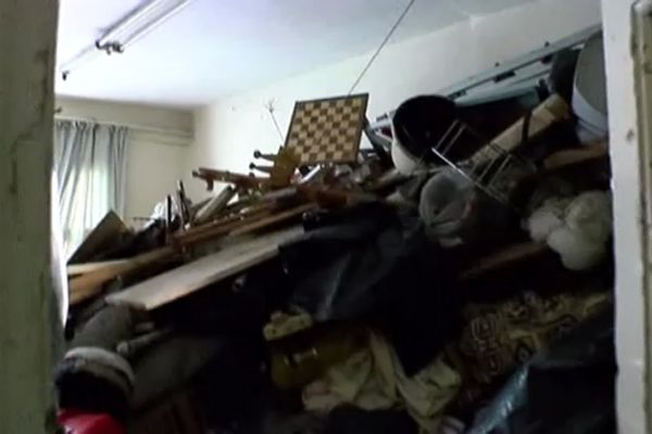 İstanbul'da 20 tonluk çöp ev bulundu