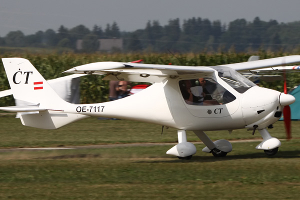 Yunanistan'da uçak düştü