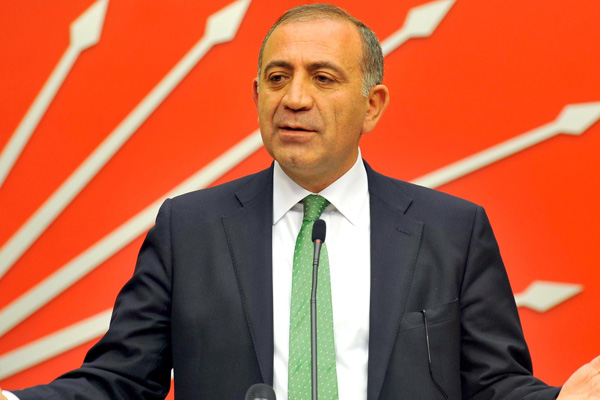 Tekin'den Topbaş'a: Sana kumpas kuruyorlar, yanındayız