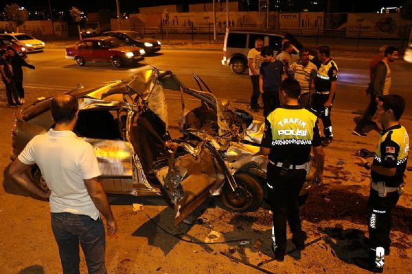 Karabük'te otomobil hurdaya döndü: 5 yaralı