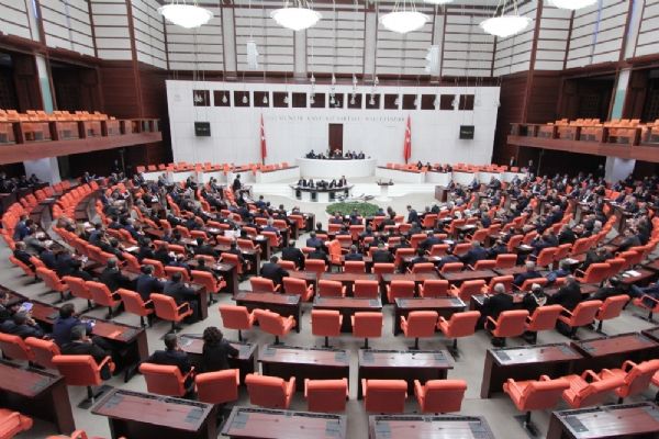 Tezkere TBMM Başkanı İsmail Kahraman'a sunuldu