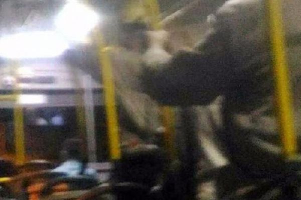 Zonguldak'da işçiler koltuklar kirlenmesin diye ayakta gittiler